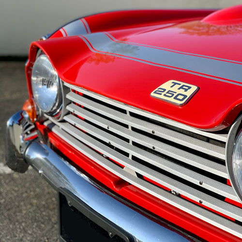 La vie en rouge pour cette Triumph TR250 de 1968